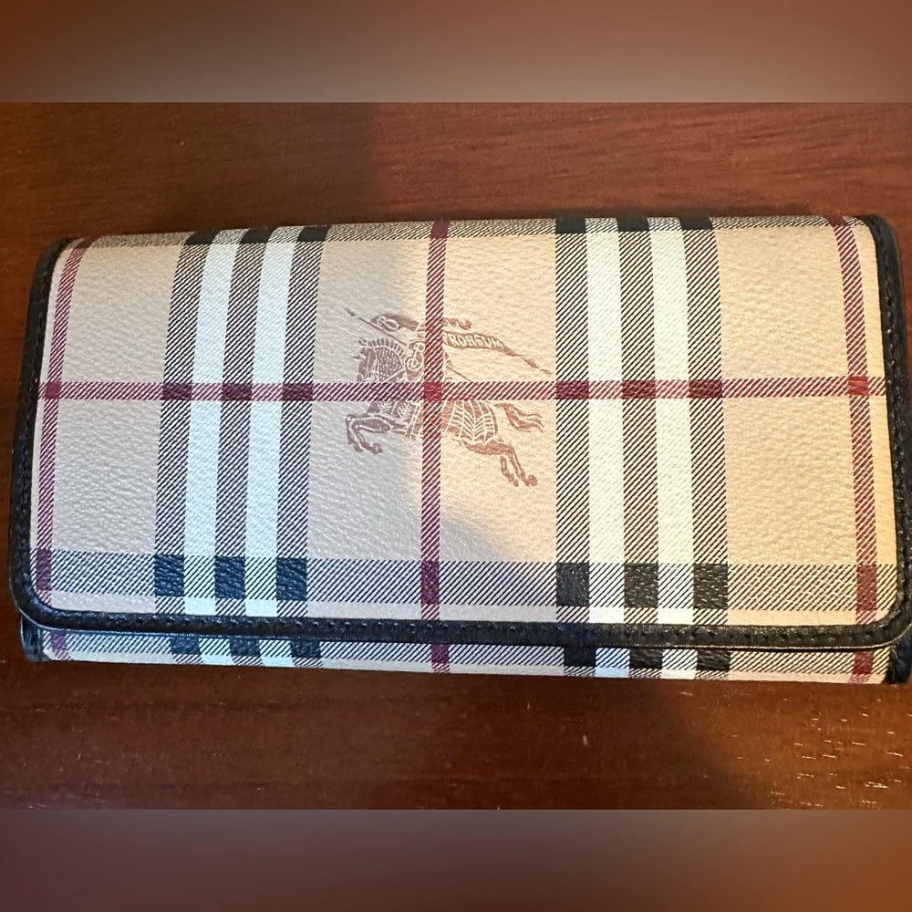 Burberry continental wallet